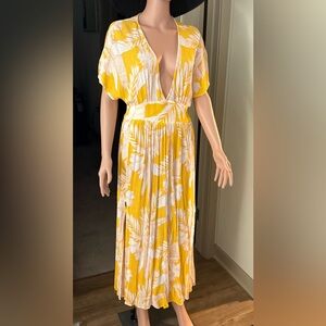 Cupshe Sunny Yellow Maxi Dress with White Floral Design